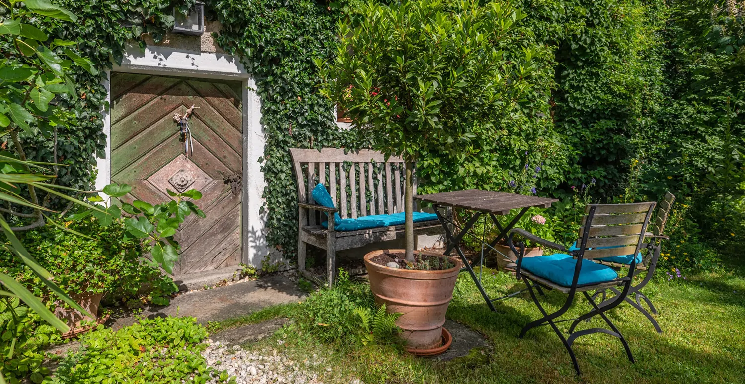 Denkmalgeschütztes Wohnhaus aus dem 18. Jahrhundert, ehemaliges Mühlengebäude in idyllischem Garten