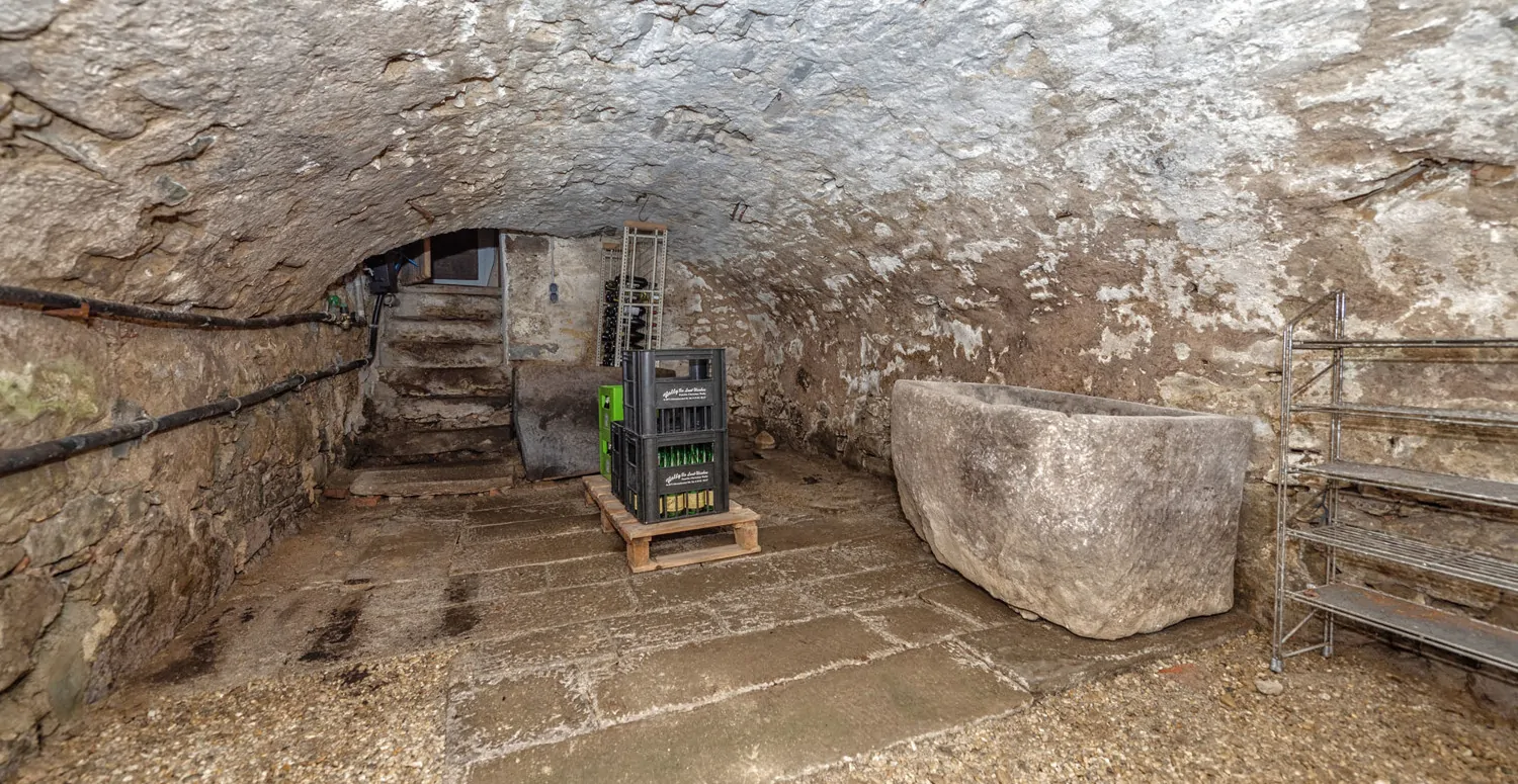 Denkmalgeschütztes Wohnhaus aus dem 18. Jahrhundert, ehemaliges Mühlengebäude in idyllischem Garten