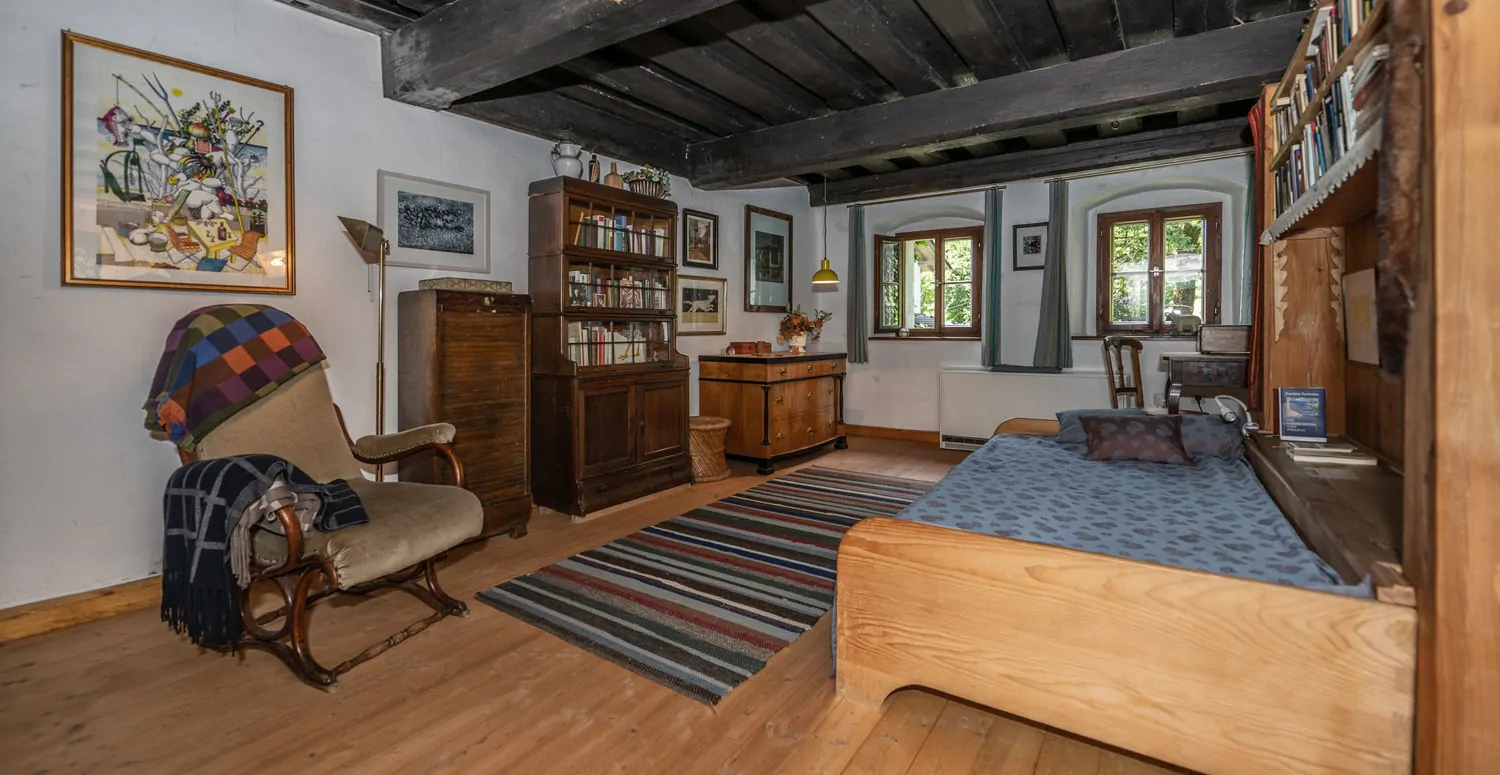 Denkmalgeschütztes Wohnhaus aus dem 18. Jahrhundert, ehemaliges Mühlengebäude in idyllischem Garten