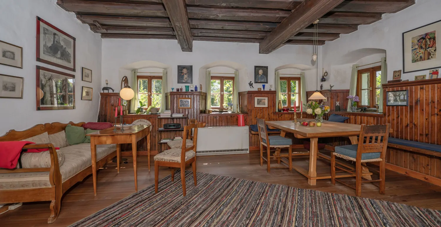 Denkmalgeschütztes Wohnhaus aus dem 18. Jahrhundert, ehemaliges Mühlengebäude in idyllischem Garten