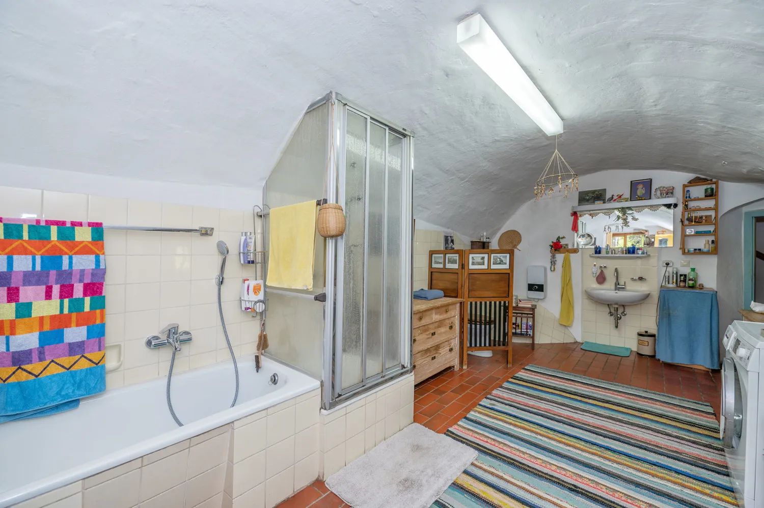 Denkmalgeschütztes Wohnhaus aus dem 18. Jahrhundert, ehemaliges Mühlengebäude in idyllischem Garten