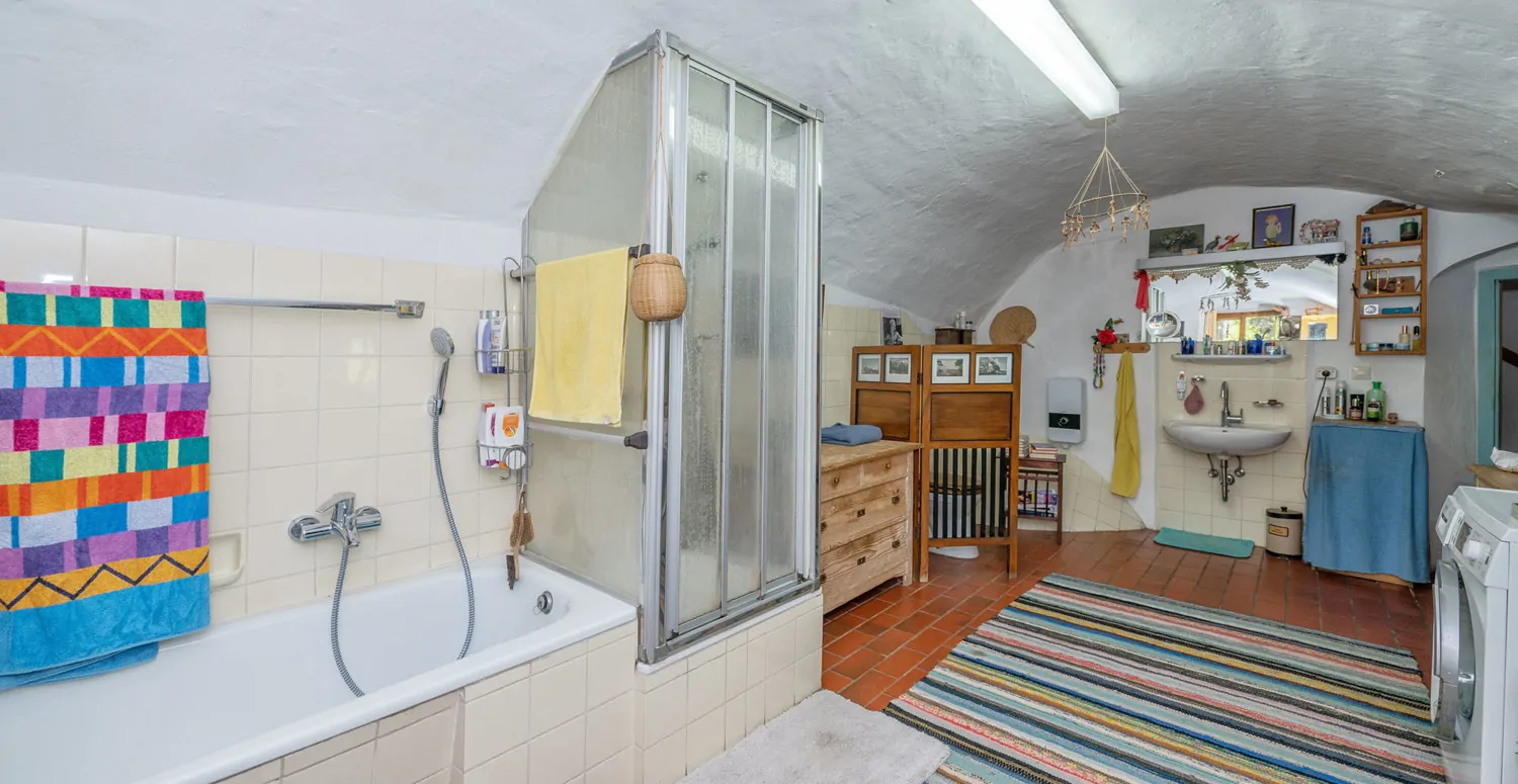 Denkmalgeschütztes Wohnhaus aus dem 18. Jahrhundert, ehemaliges Mühlengebäude in idyllischem Garten