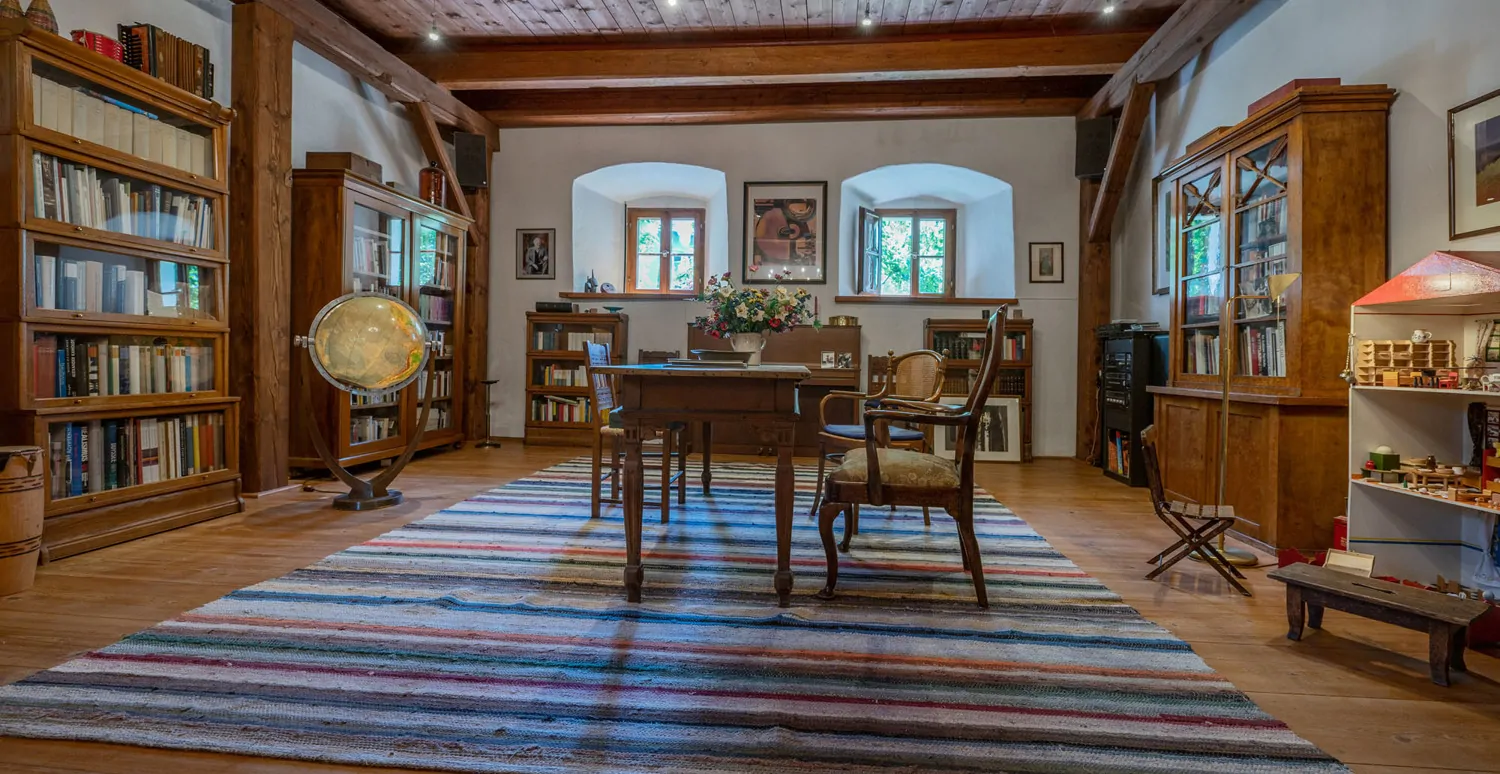 Denkmalgeschütztes Wohnhaus aus dem 18. Jahrhundert, ehemaliges Mühlengebäude in idyllischem Garten