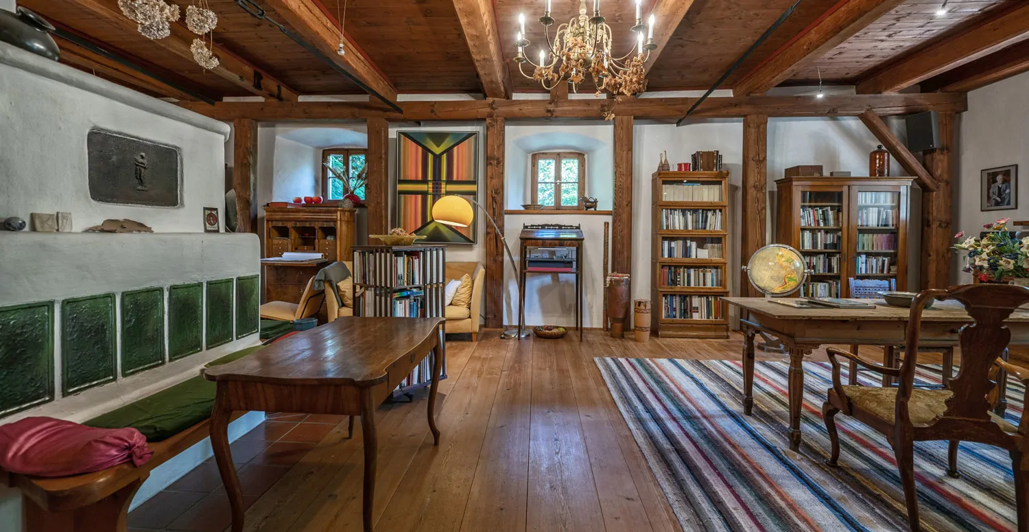 Denkmalgeschütztes Wohnhaus aus dem 18. Jahrhundert, ehemaliges Mühlengebäude in idyllischem Garten