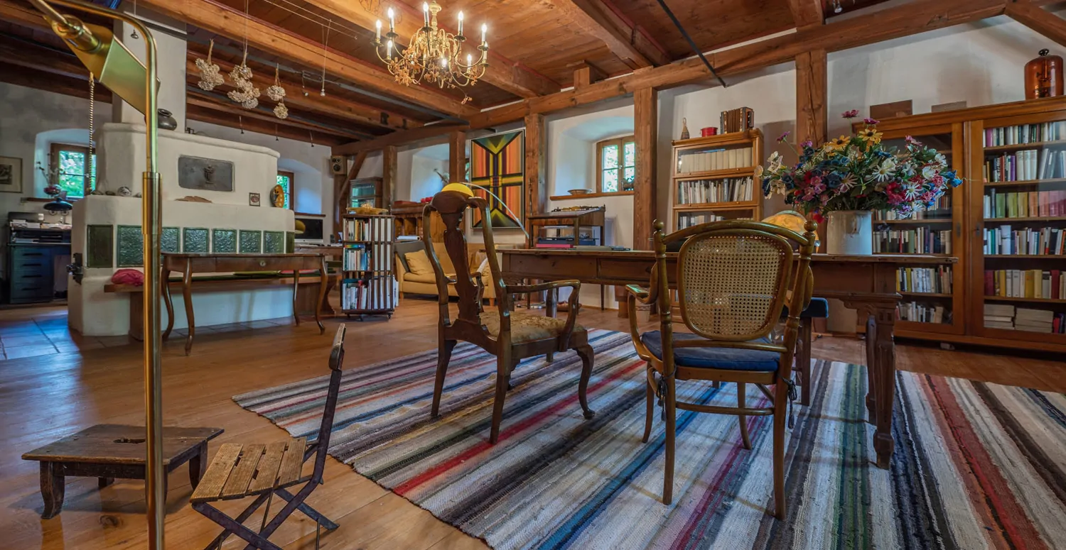 Denkmalgeschütztes Wohnhaus aus dem 18. Jahrhundert, ehemaliges Mühlengebäude in idyllischem Garten