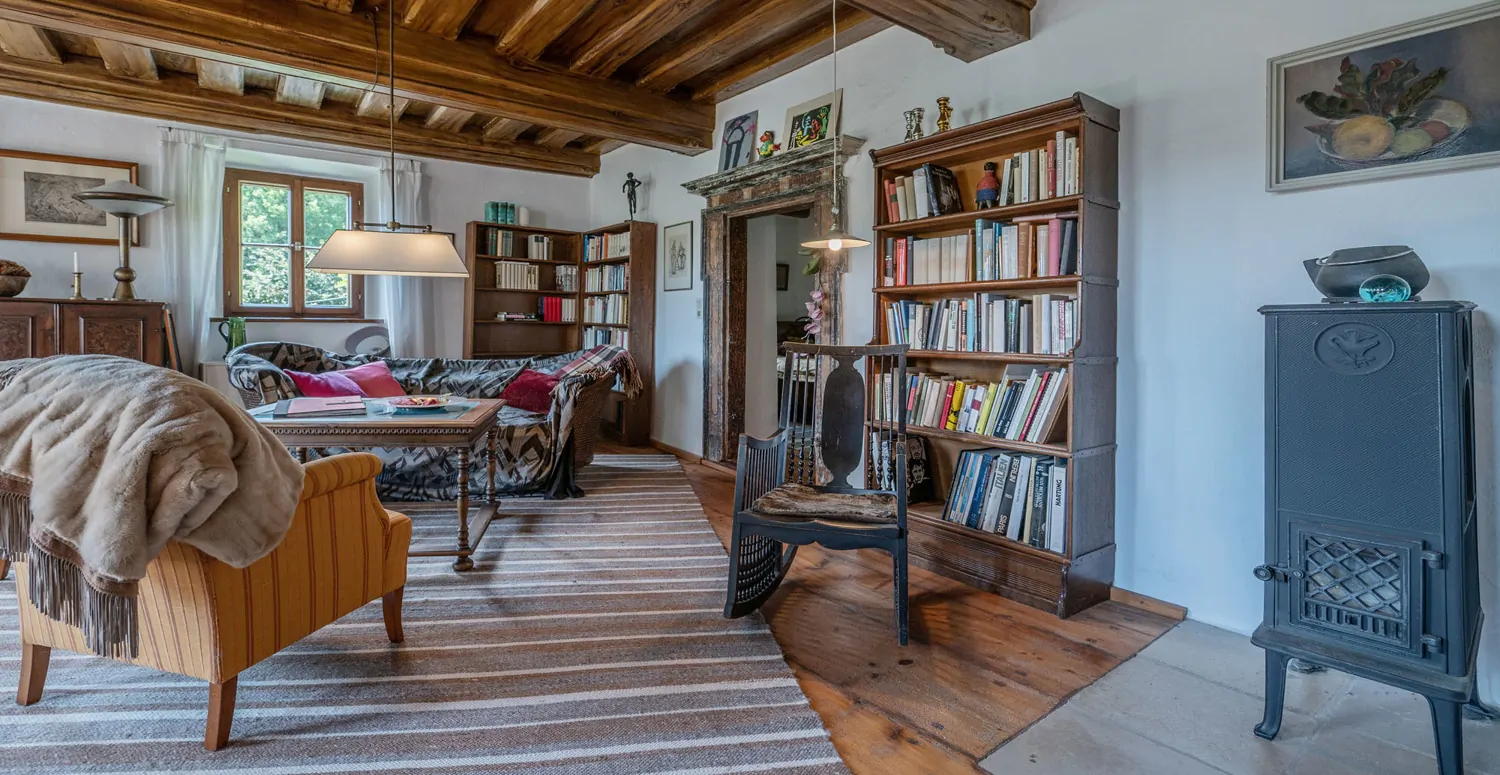 Denkmalgeschütztes Wohnhaus aus dem 18. Jahrhundert, ehemaliges Mühlengebäude in idyllischem Garten