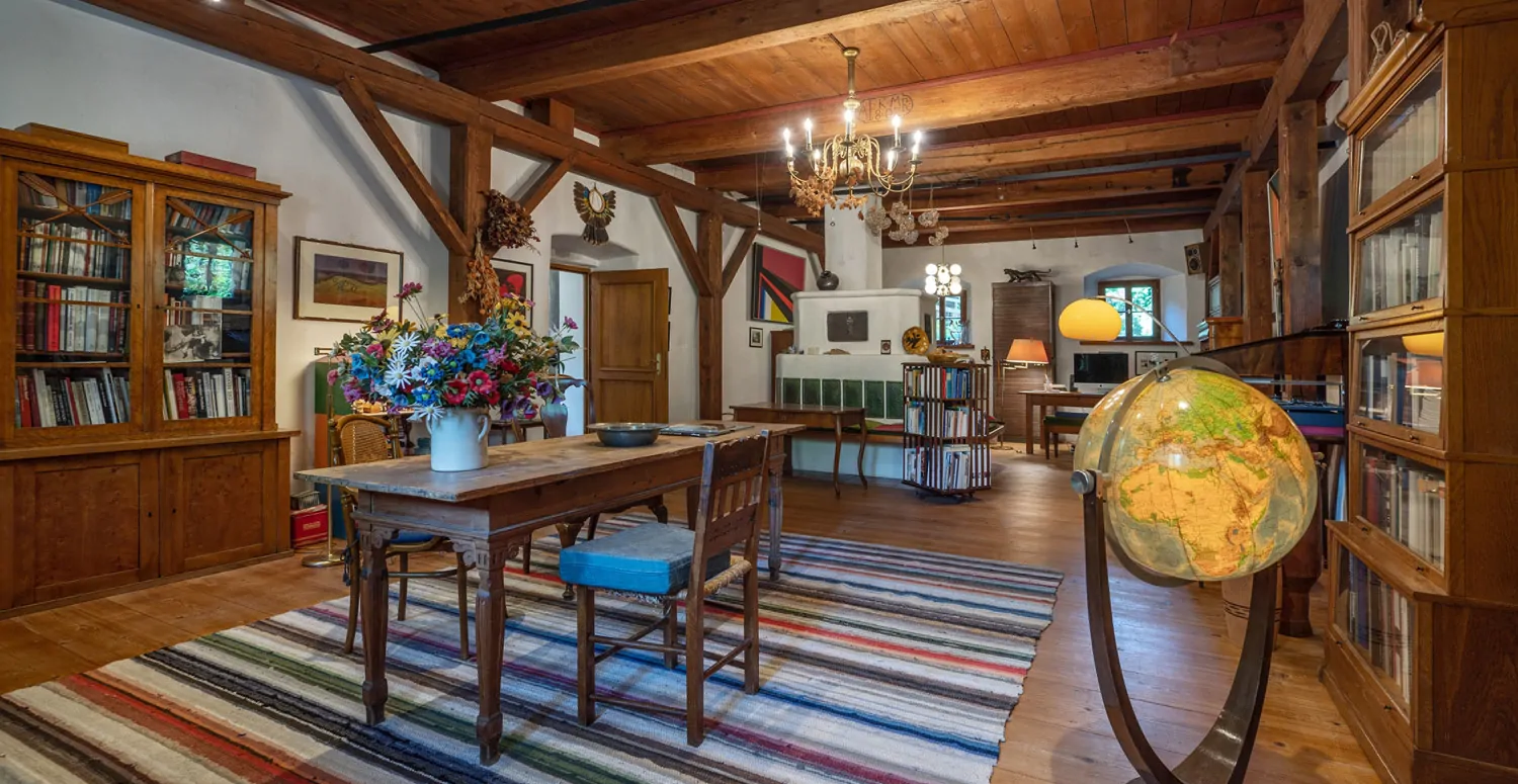 Denkmalgeschütztes Wohnhaus aus dem 18. Jahrhundert, ehemaliges Mühlengebäude in idyllischem Garten