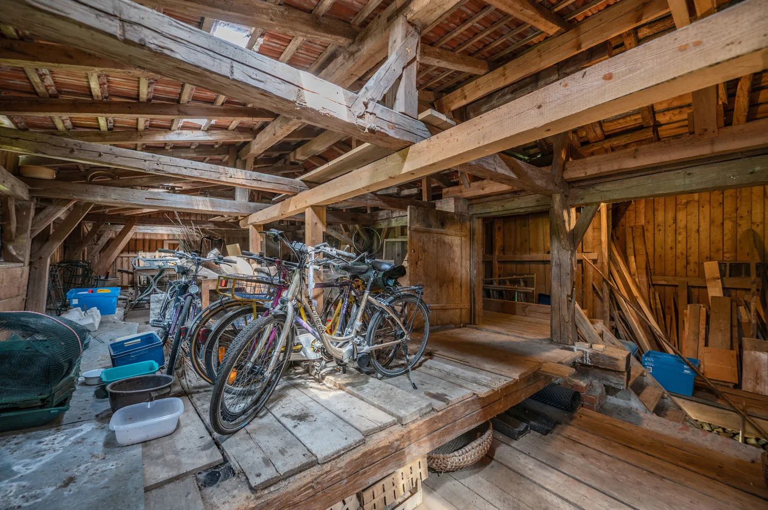 Denkmalgeschütztes Wohnhaus aus dem 18. Jahrhundert, ehemaliges Mühlengebäude in idyllischem Garten