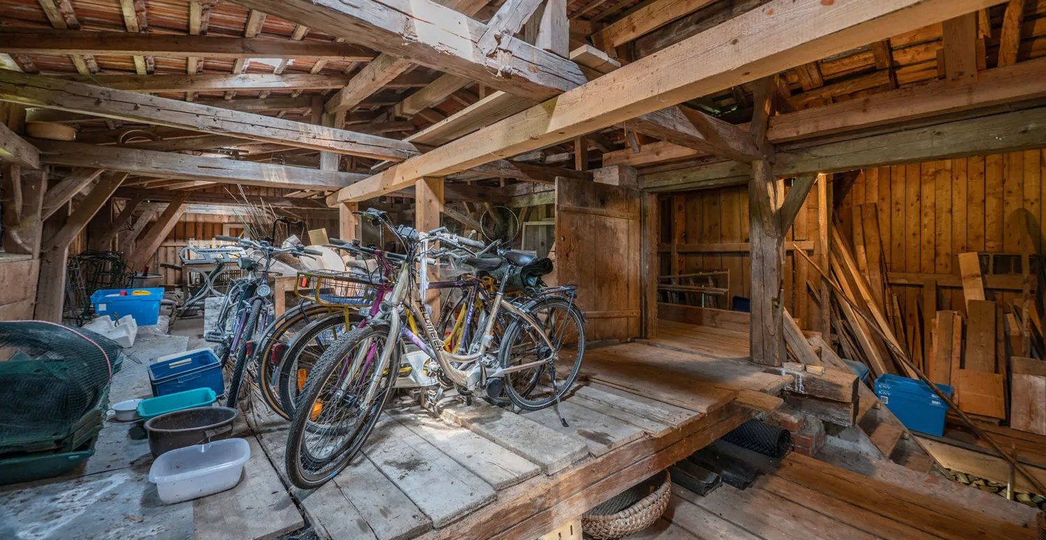 Denkmalgeschütztes Wohnhaus aus dem 18. Jahrhundert, ehemaliges Mühlengebäude in idyllischem Garten