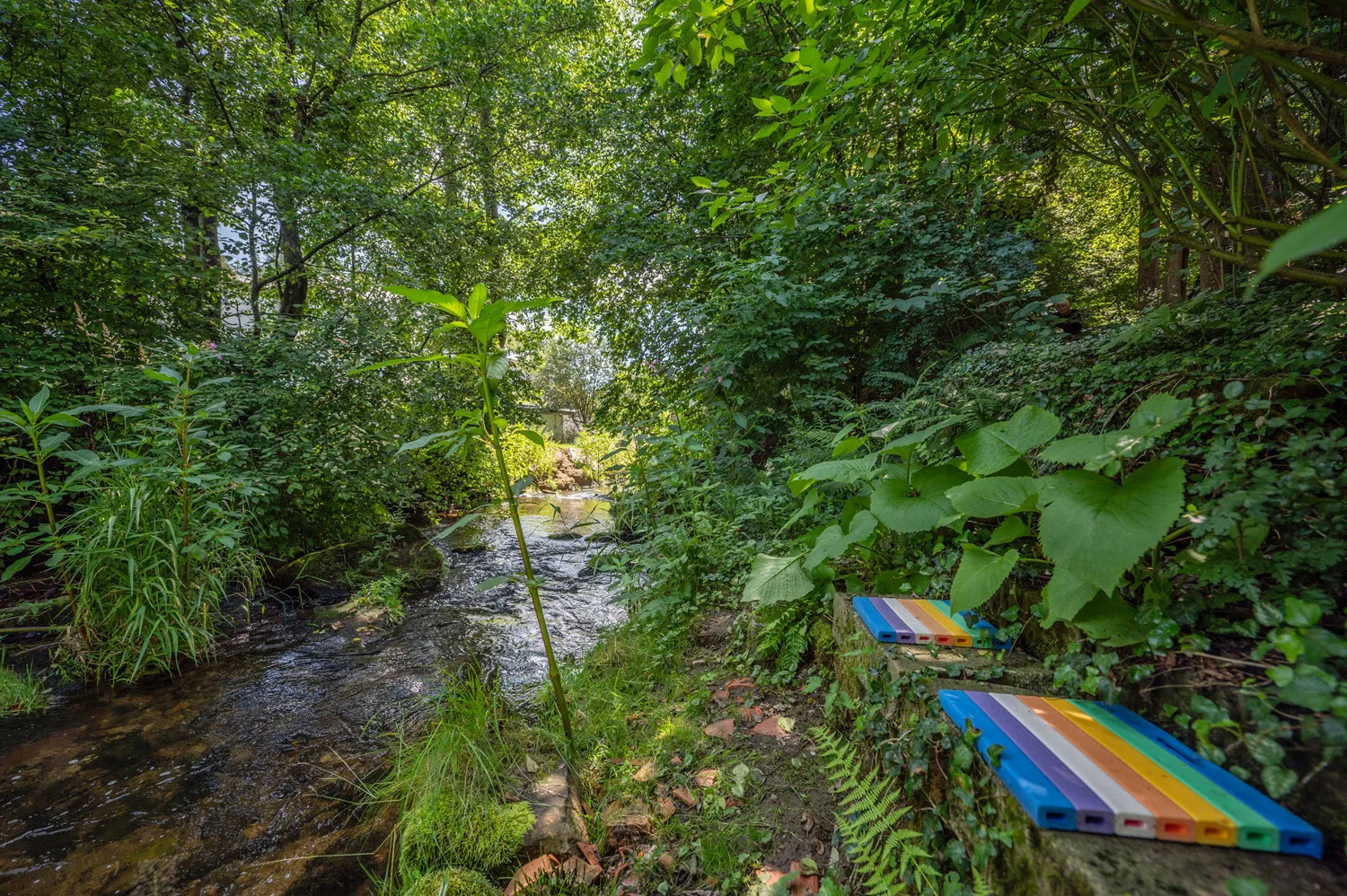 Denkmalgeschütztes Wohnhaus aus dem 18. Jahrhundert, ehemaliges Mühlengebäude in idyllischem Garten