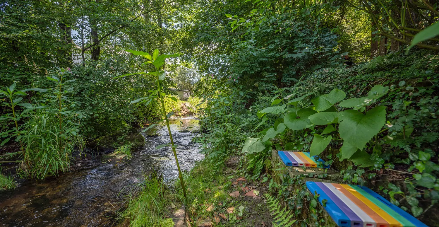Denkmalgeschütztes Wohnhaus aus dem 18. Jahrhundert, ehemaliges Mühlengebäude in idyllischem Garten
