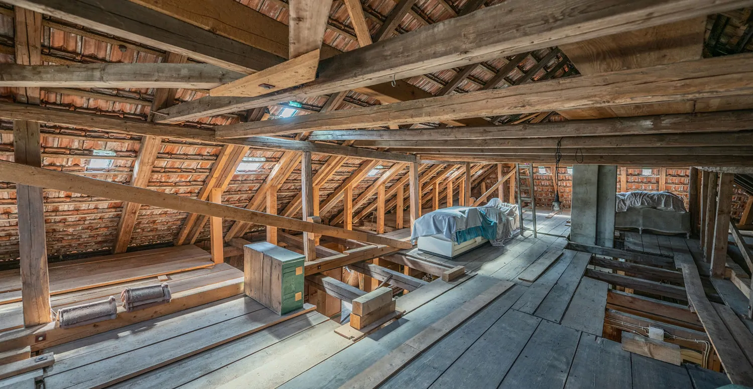 Denkmalgeschütztes Wohnhaus aus dem 18. Jahrhundert, ehemaliges Mühlengebäude in idyllischem Garten