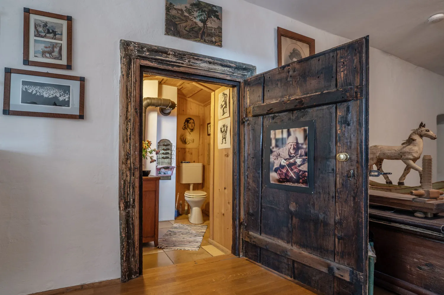 Denkmalgeschütztes Wohnhaus aus dem 18. Jahrhundert, ehemaliges Mühlengebäude in idyllischem Garten