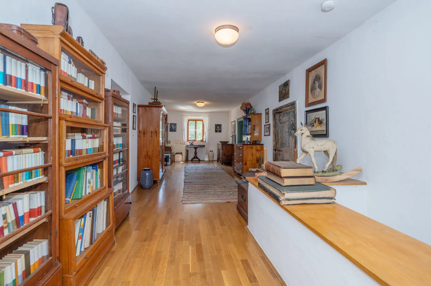 Denkmalgeschütztes Wohnhaus aus dem 18. Jahrhundert, ehemaliges Mühlengebäude in idyllischem Garten