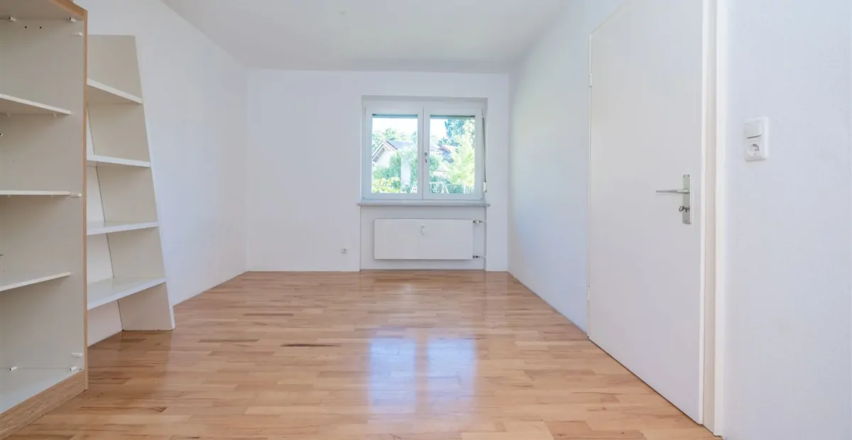 Großzügiges Zweifamilienhaus auf schönem Grundstück mit genügend Platz für Ihre Ideen