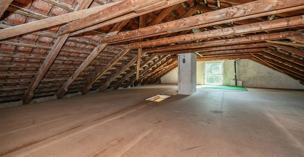 Großzügiges Zweifamilienhaus auf schönem Grundstück mit genügend Platz für Ihre Ideen