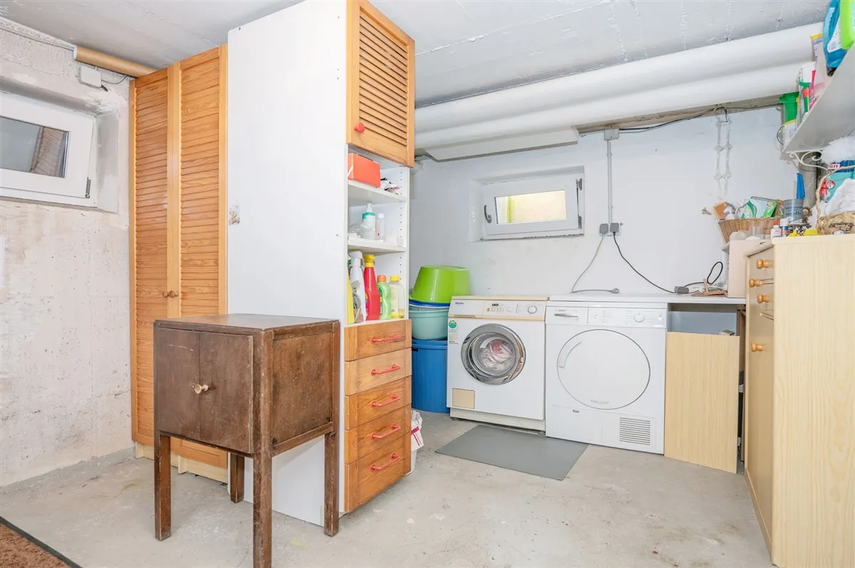 Großzügiges Zweifamilienhaus auf schönem Grundstück mit genügend Platz für Ihre Ideen