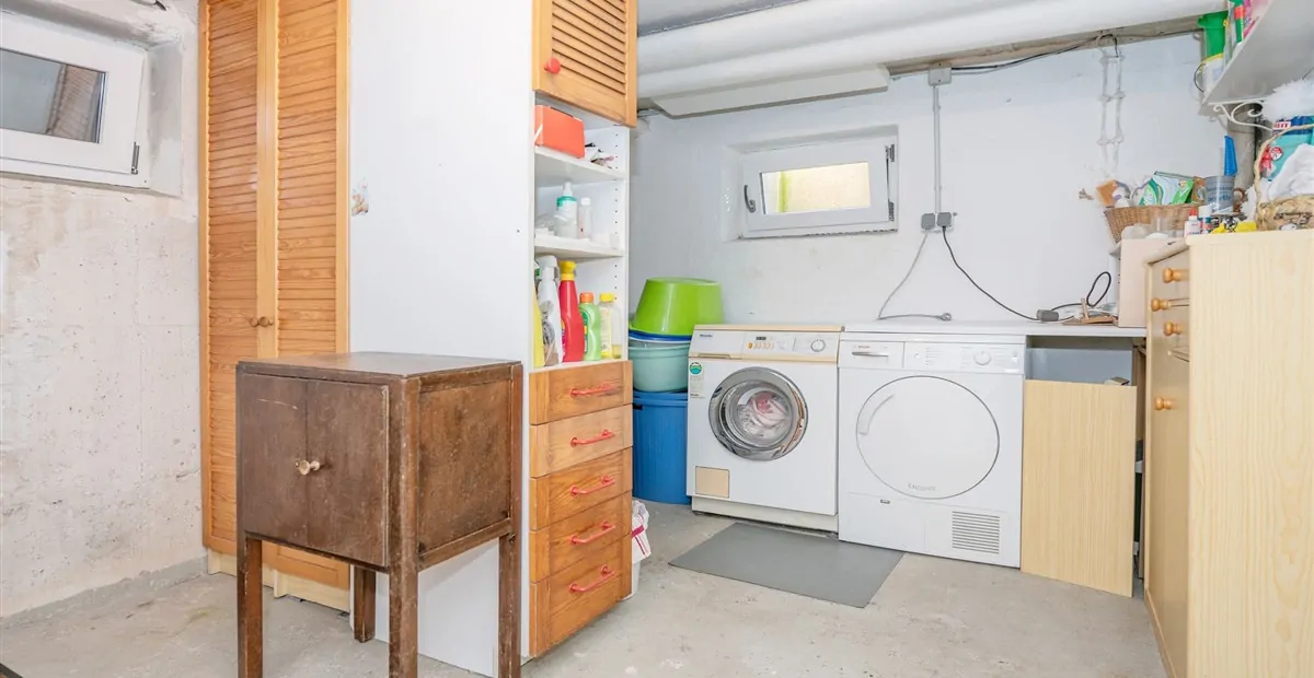 Großzügiges Zweifamilienhaus auf schönem Grundstück mit genügend Platz für Ihre Ideen