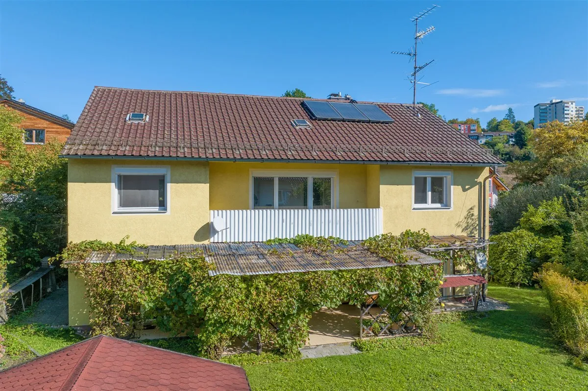 Großzügiges Zweifamilienhaus auf schönem Grundstück mit genügend Platz für Ihre Ideen