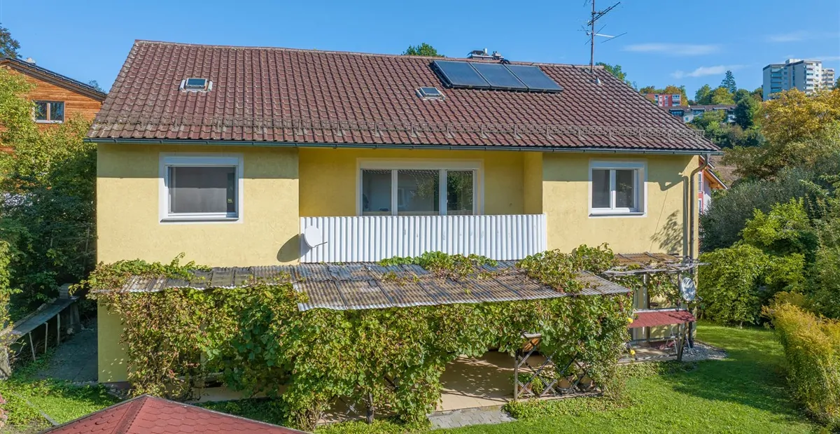 Großzügiges Zweifamilienhaus auf schönem Grundstück mit genügend Platz für Ihre Ideen