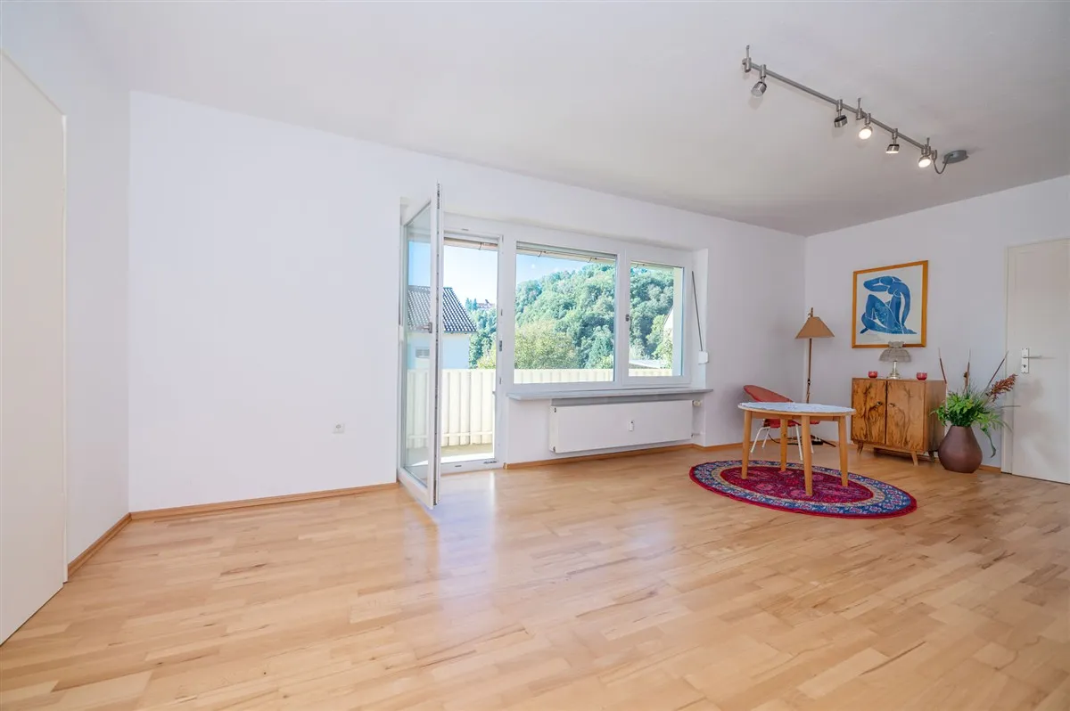 Großzügiges Zweifamilienhaus auf schönem Grundstück mit genügend Platz für Ihre Ideen