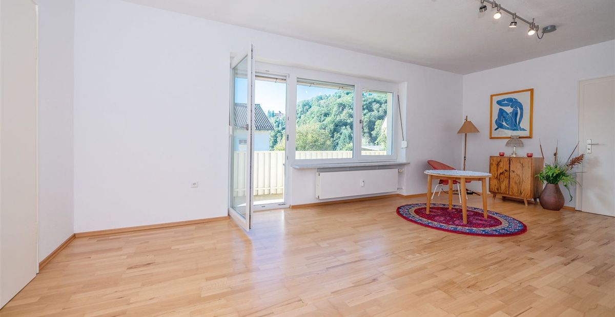 Großzügiges Zweifamilienhaus auf schönem Grundstück mit genügend Platz für Ihre Ideen