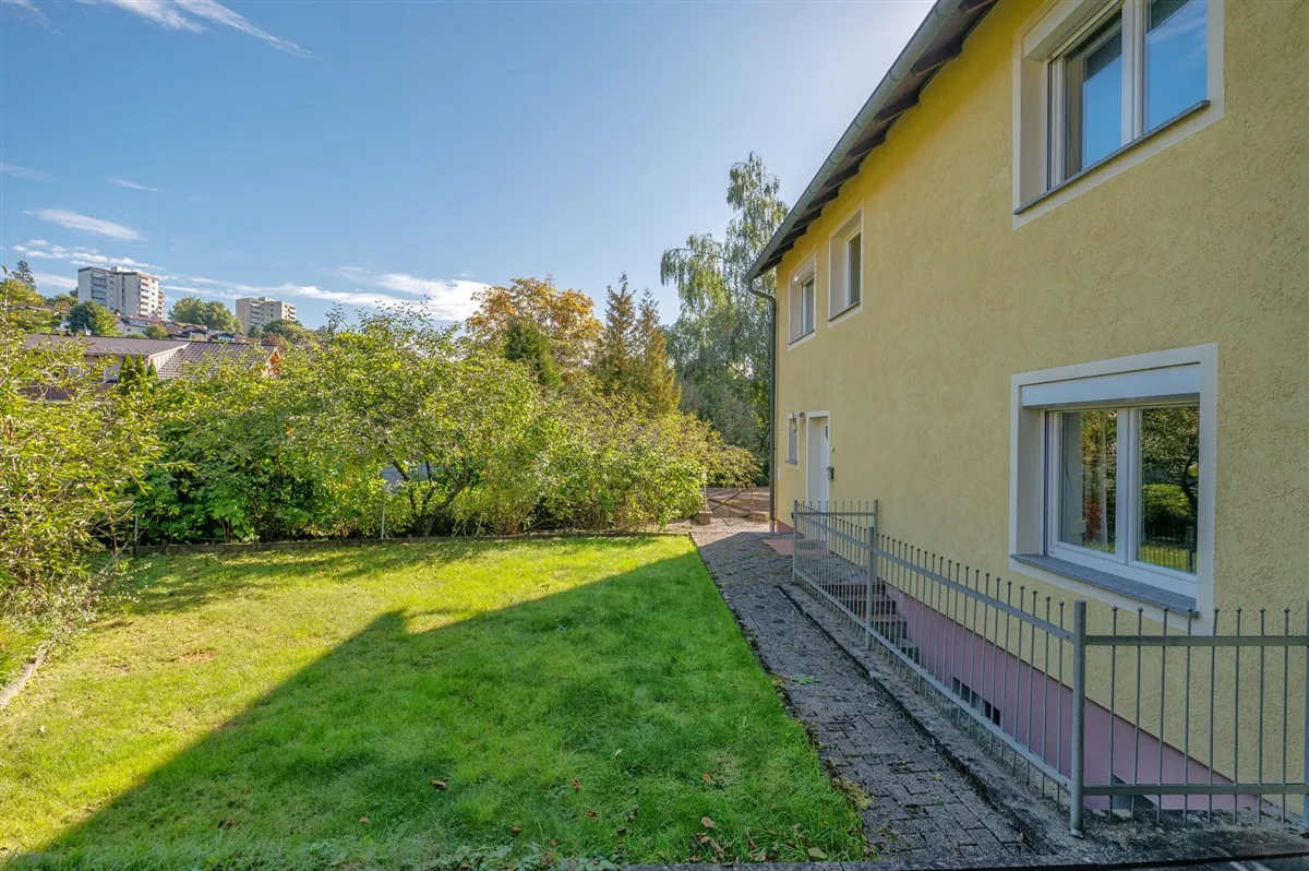 Großzügiges Zweifamilienhaus auf schönem Grundstück mit genügend Platz für Ihre Ideen