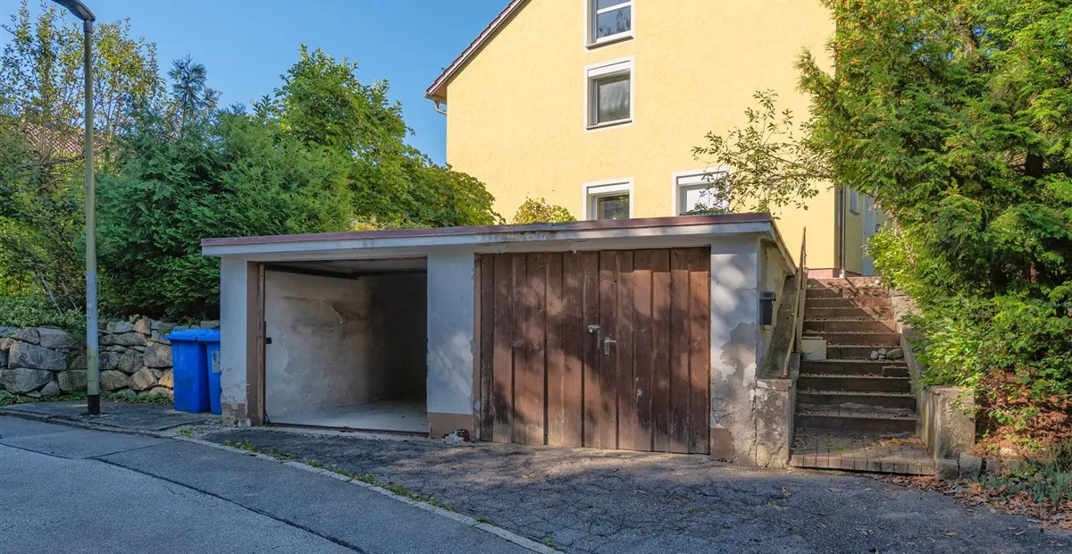 Großzügiges Zweifamilienhaus auf schönem Grundstück mit genügend Platz für Ihre Ideen