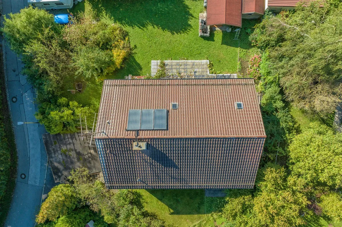 Großzügiges Zweifamilienhaus auf schönem Grundstück mit genügend Platz für Ihre Ideen