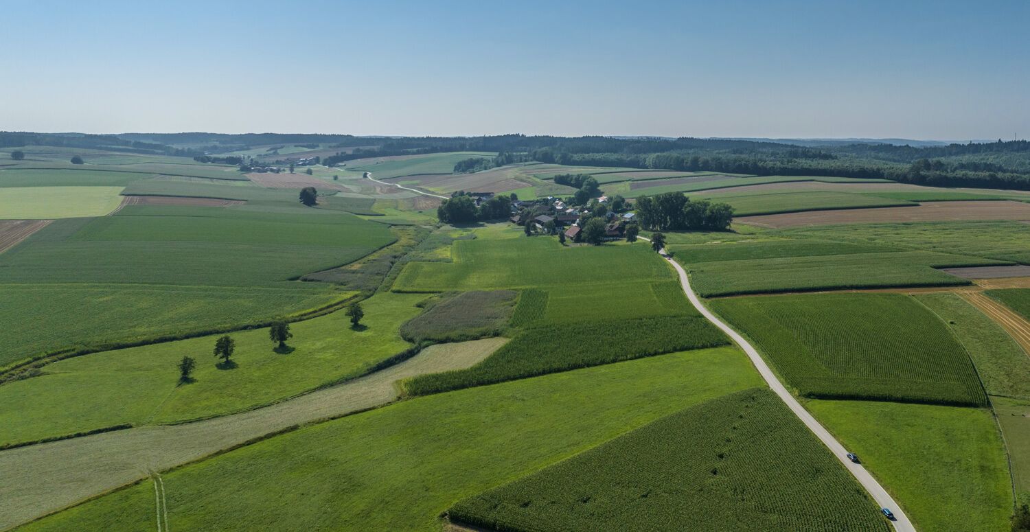 Landwirtschaftliche Acker- und Wiesenflächen