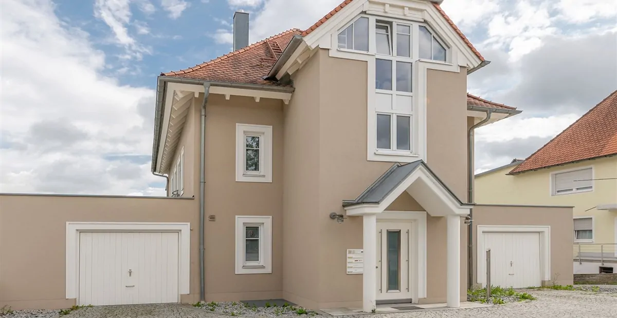 Helle, moderne, ebenerdige 3-Zi.-Whg. mit Südbalkon und Garage