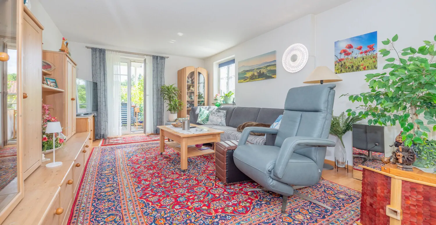 Helle, moderne, ebenerdige 3-Zi.-Whg. mit Südbalkon und Garage