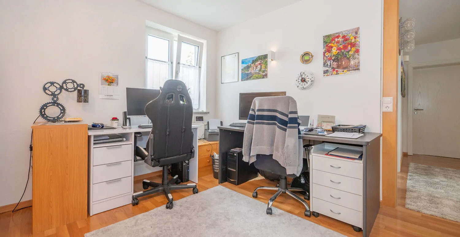 Helle, moderne, ebenerdige 3-Zi.-Whg. mit Südbalkon und Garage