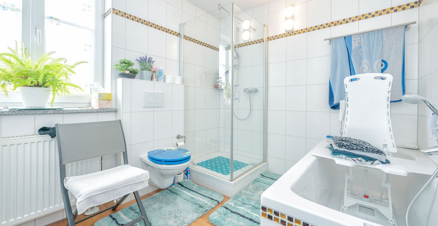 Helle, moderne, ebenerdige 3-Zi.-Whg. mit Südbalkon und Garage