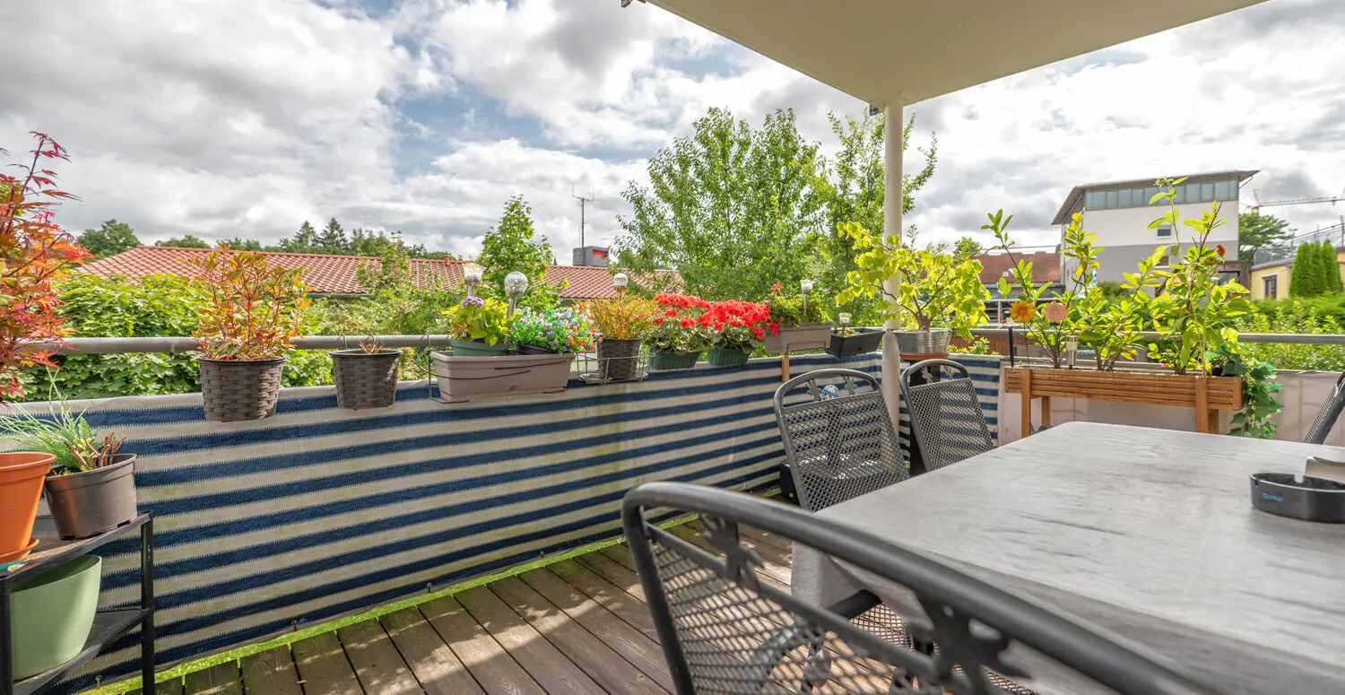 Helle, moderne, ebenerdige 3-Zi.-Whg. mit Südbalkon und Garage