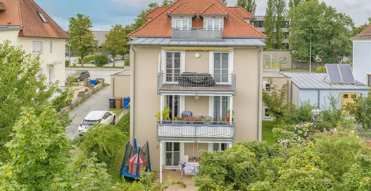 Helle, moderne, ebenerdige 3-Zi.-Whg. mit Südbalkon und Garage