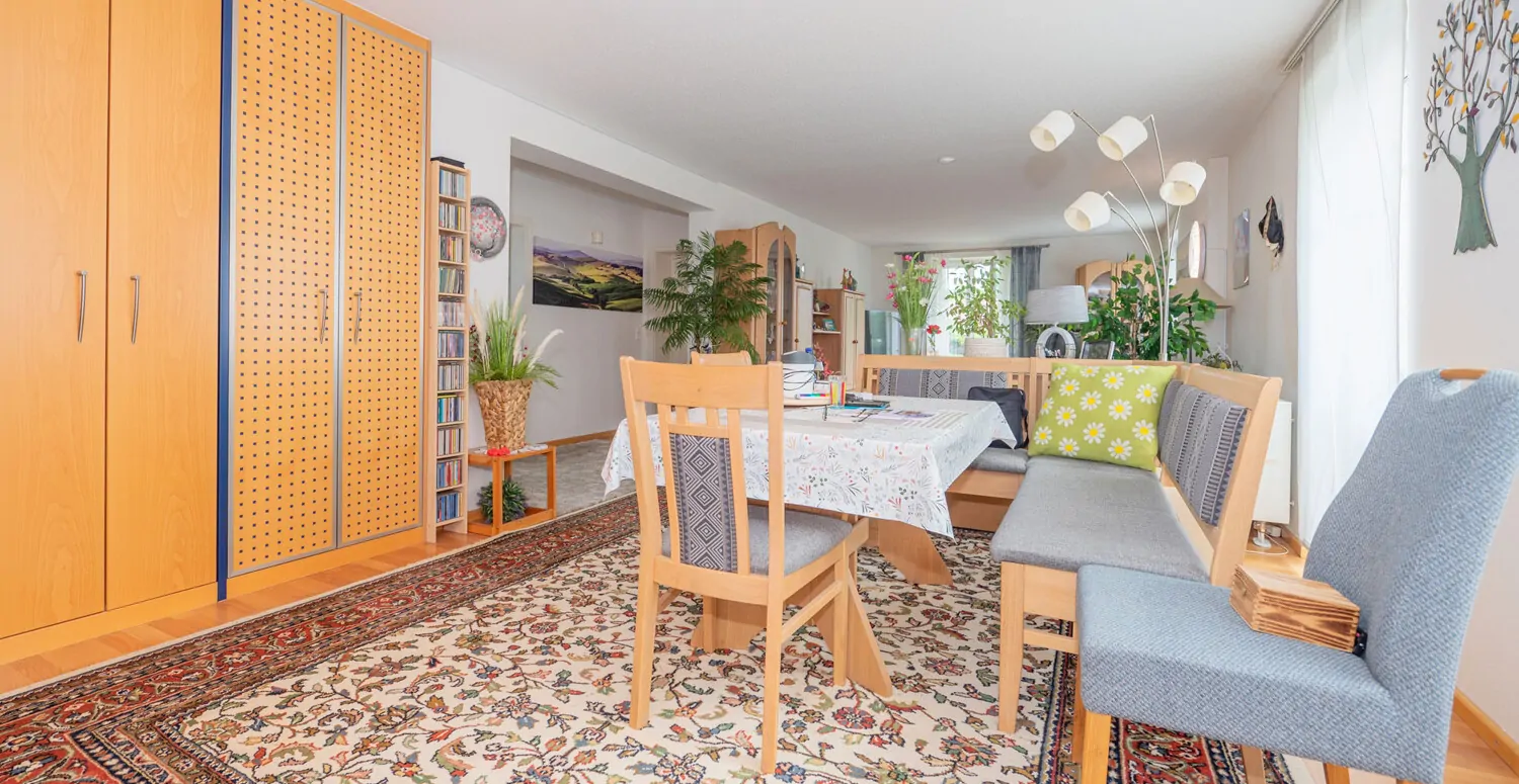 Helle, moderne, ebenerdige 3-Zi.-Whg. mit Südbalkon und Garage