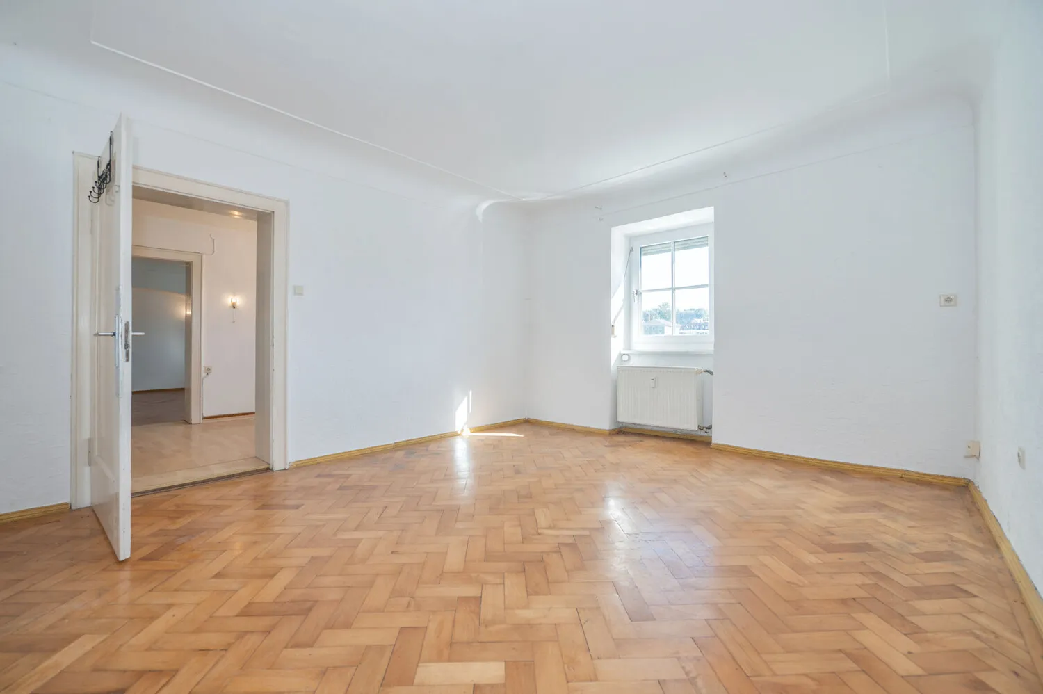 3-Zimmer-Altbau-Wohnung mit spektakulärem Felsengarten