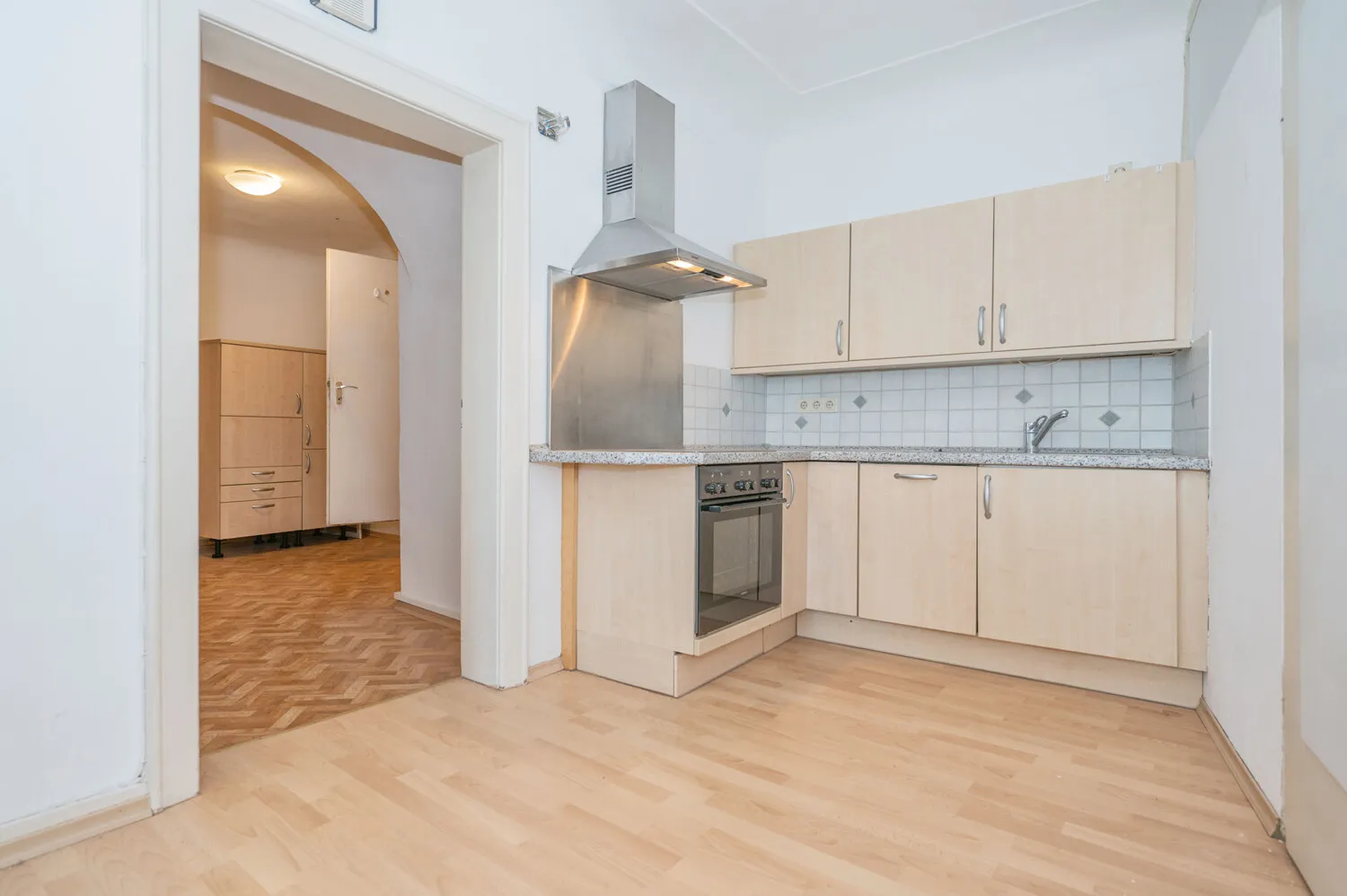 3-Zimmer-Altbau-Wohnung mit spektakulärem Felsengarten