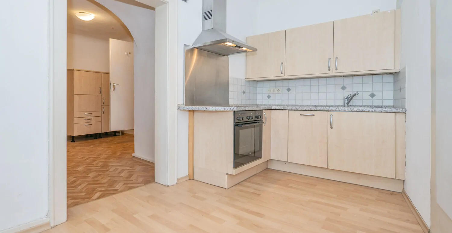 Denkmalgeschützter Altbau: 3-Zimmer-Wohnung mit spektakulärem Felsengarten