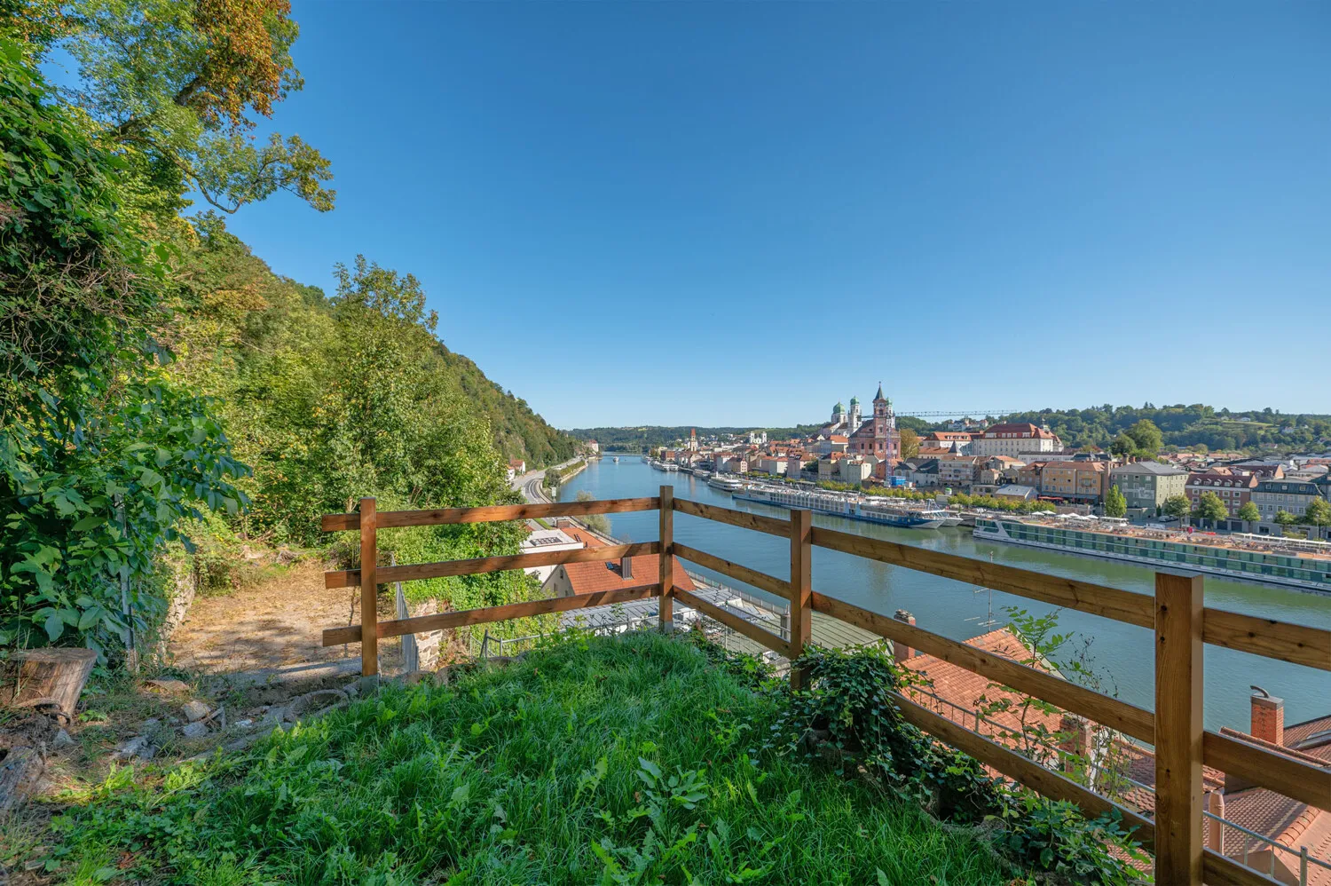 3-Zimmer-Altbau-Wohnung mit spektakulärem Felsengarten