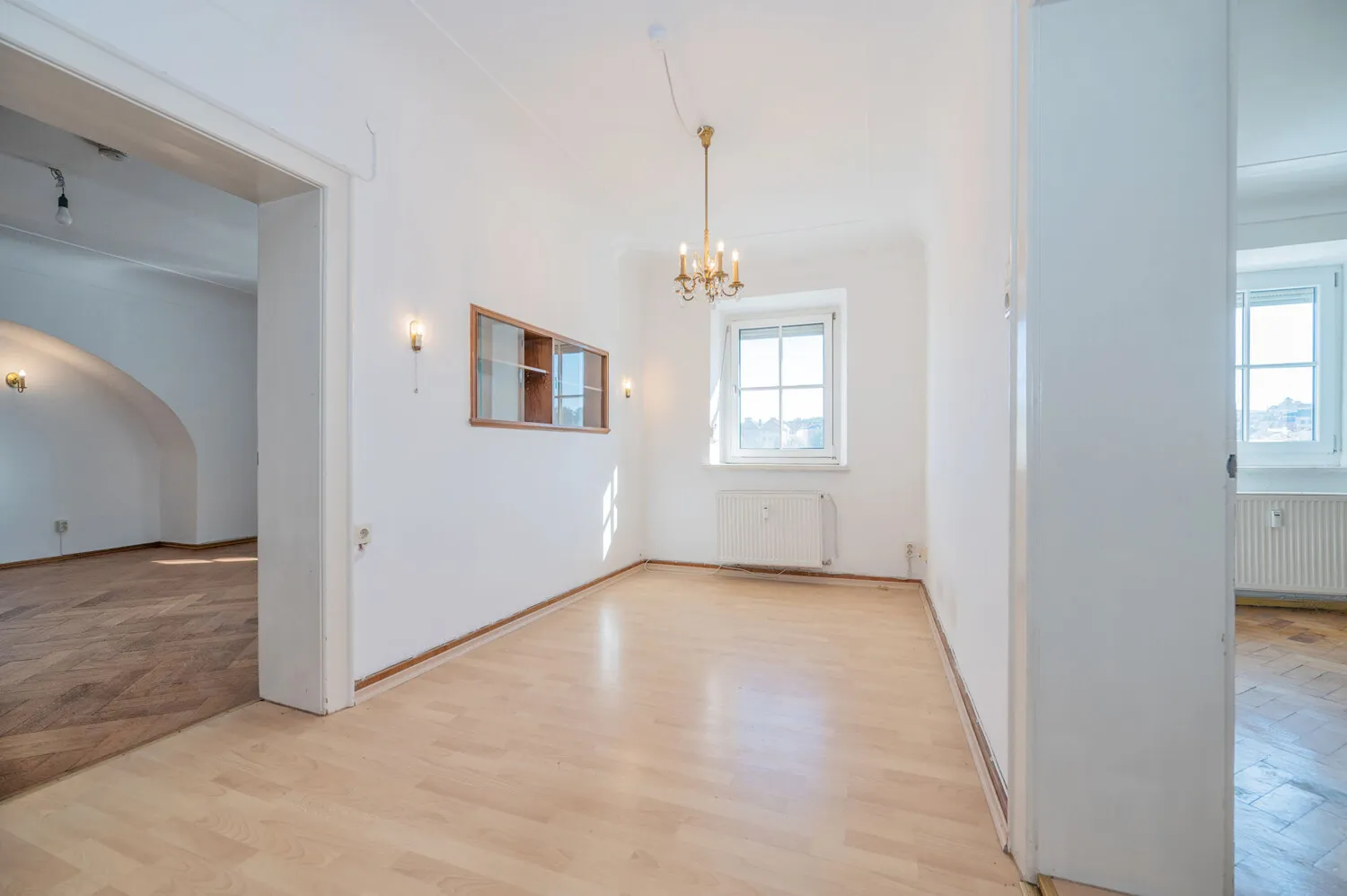 3-Zimmer-Altbau-Wohnung mit spektakulärem Felsengarten