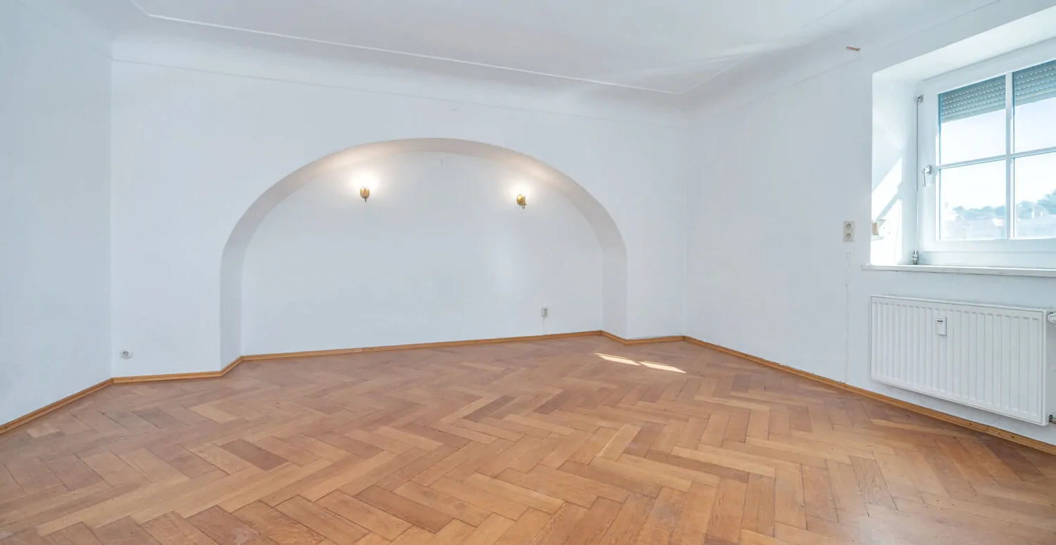 Denkmalgeschützter Altbau: 3-Zimmer-Wohnung mit spektakulärem Felsengarten