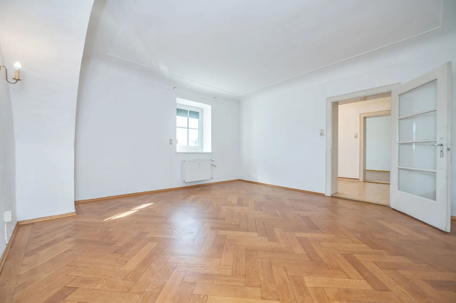 3-Zimmer-Altbau-Wohnung mit spektakulärem Felsengarten