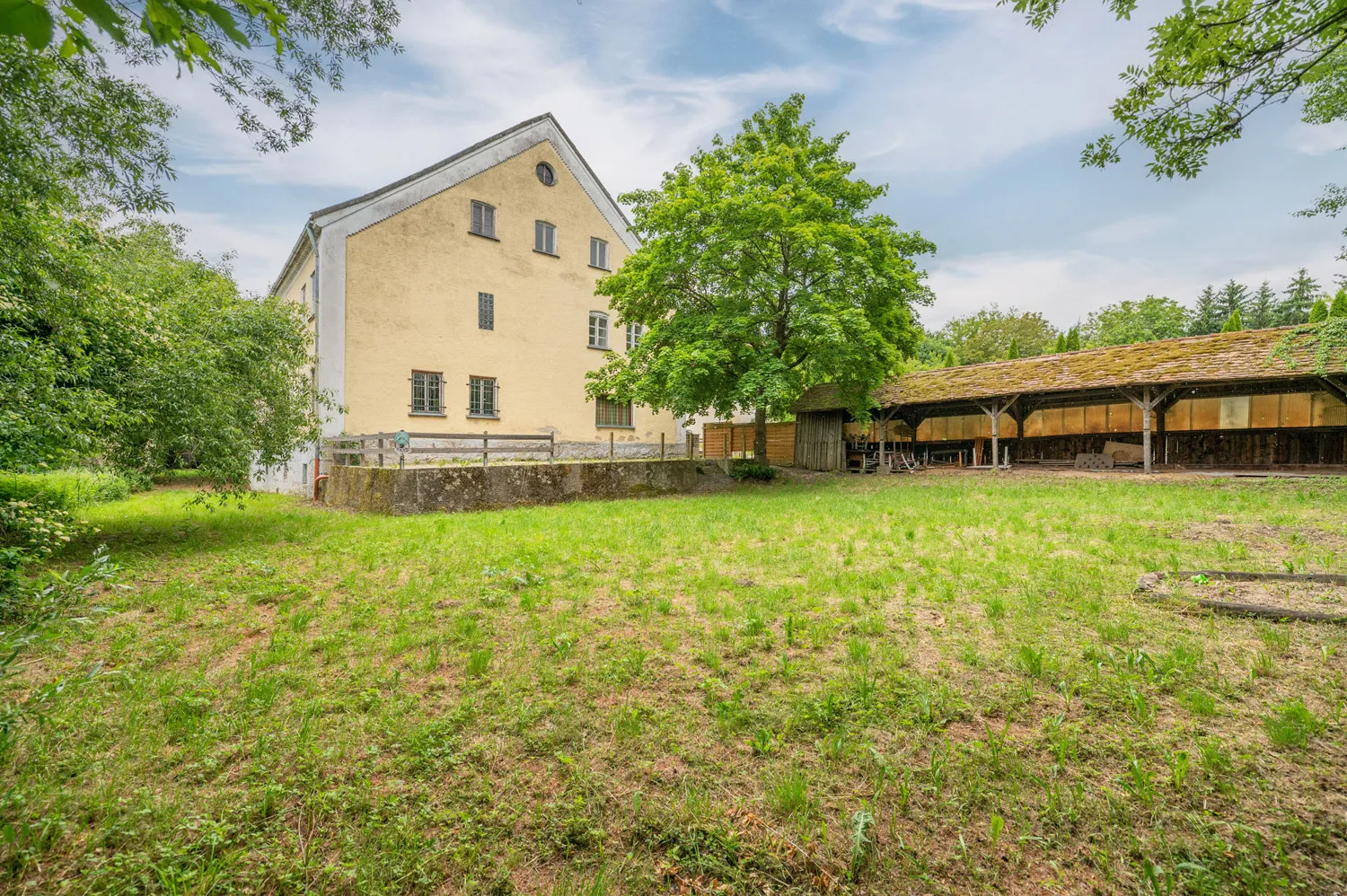 Listed building complex - Large, mature property - Let your ideas run wild