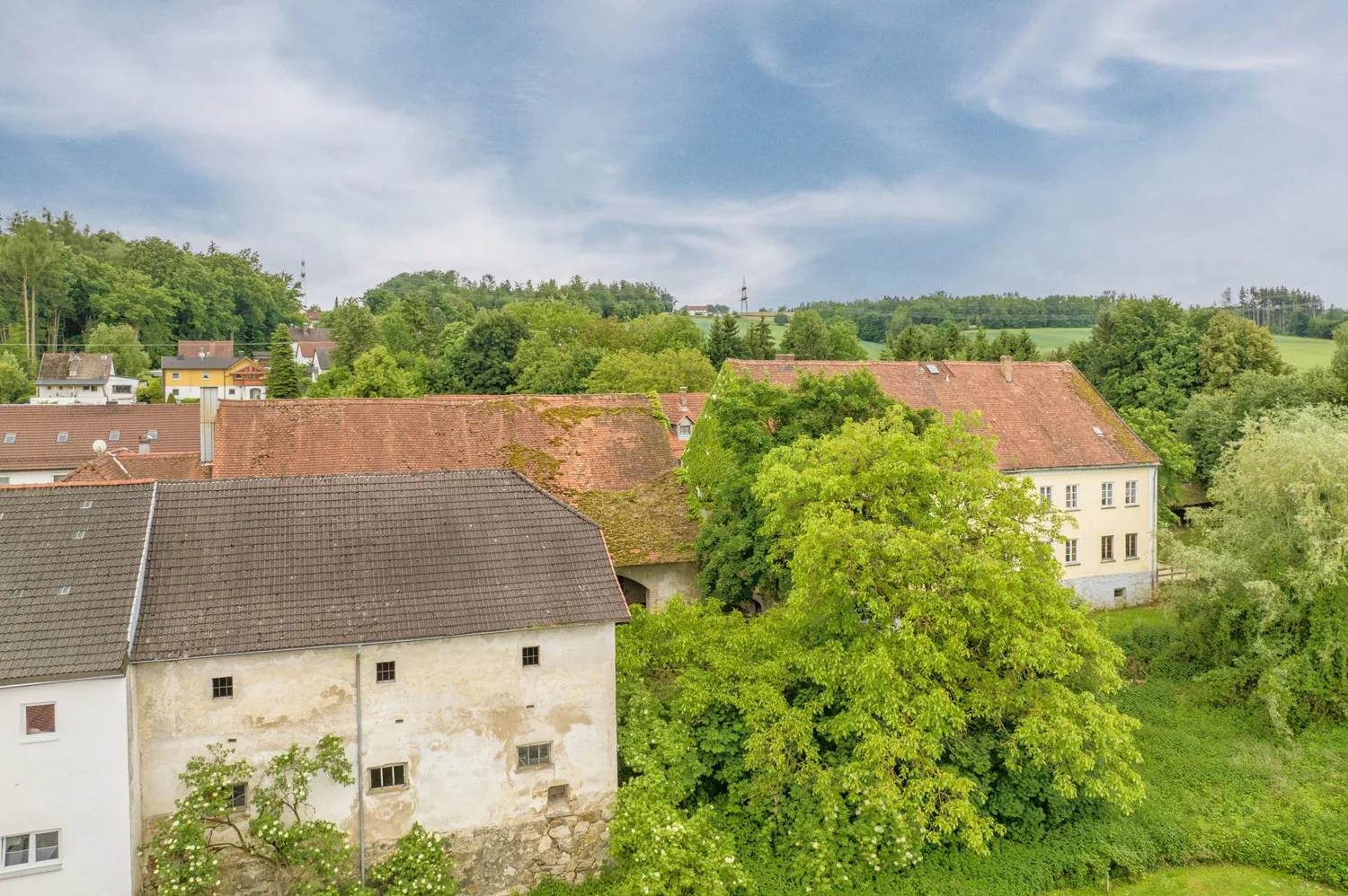 Listed building complex - Large, mature property - Let your ideas run wild