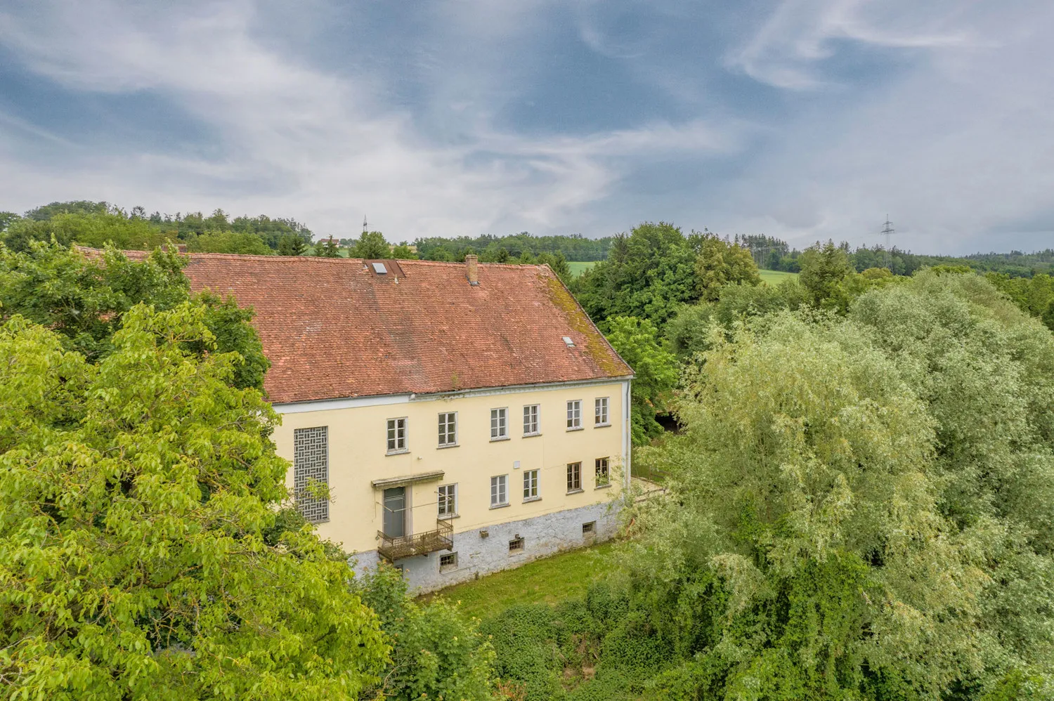 Listed building complex - Large, mature property - Let your ideas run wild