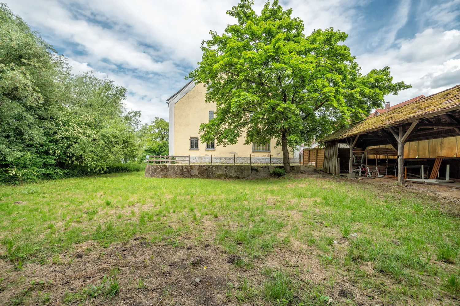 Listed building complex - Large, mature property - Let your ideas run wild