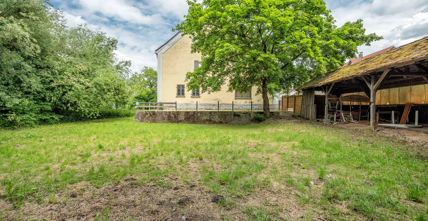 Gebäude-Ensemble-Denkmalschutz
Großes eingewachsenes Grundstück- 
Lassen Sie Ihren Ideen freien Lauf