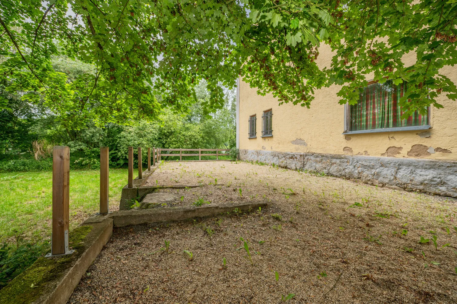 Listed building complex - Large, mature property - Let your ideas run wild